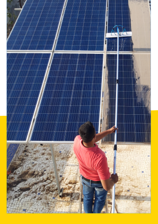 Solar Cleaning Brush